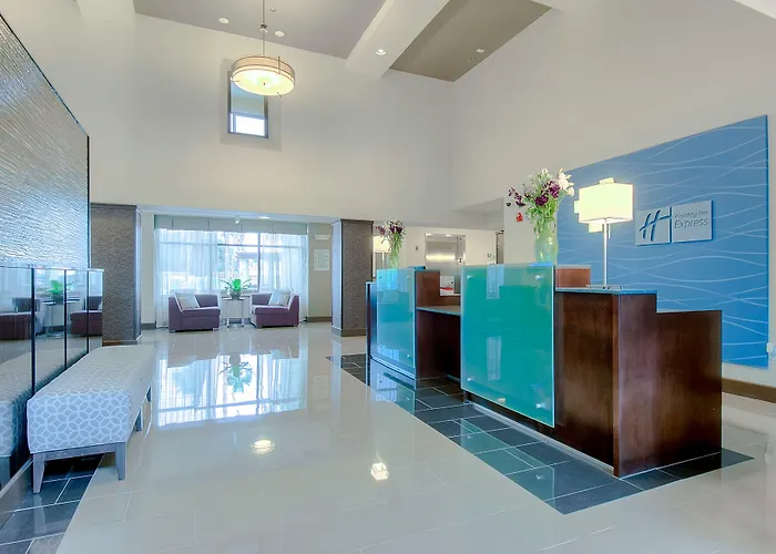 Holiday Inn Express & Suites Carlsbad Beach By Ihg