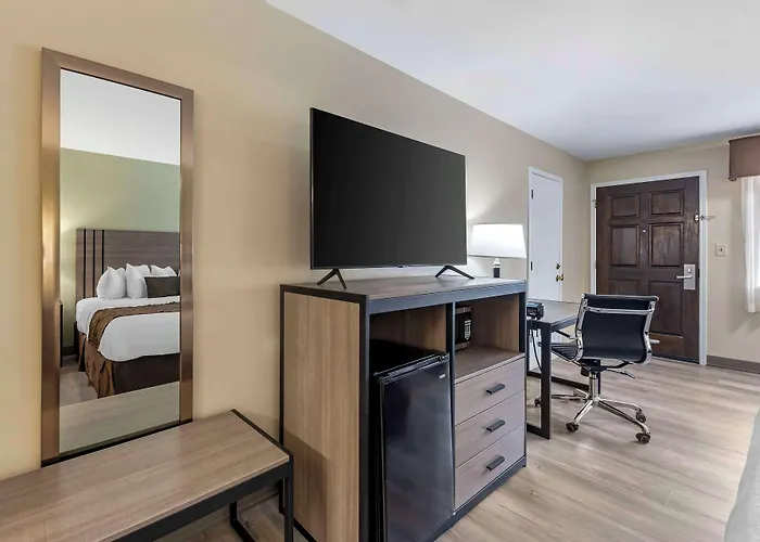 Brenham Hotels