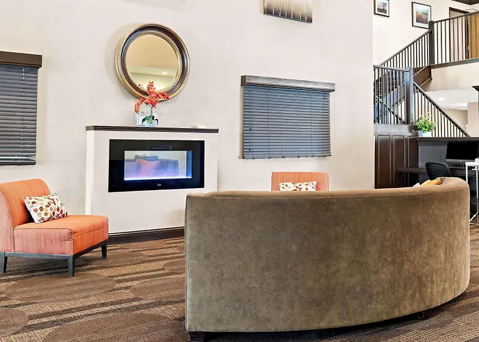 Monticello Hotels