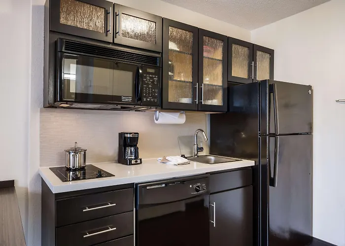 Sonesta Simply Suites Detroit Troy
