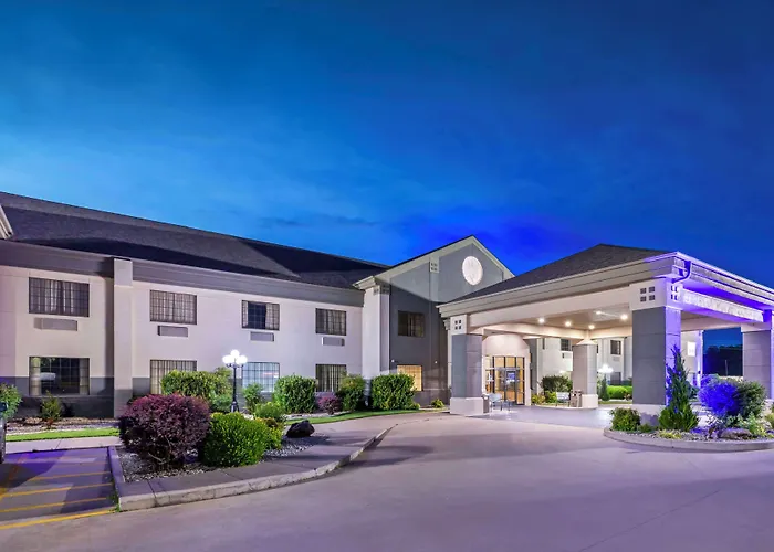 Locust Grove Hotels
