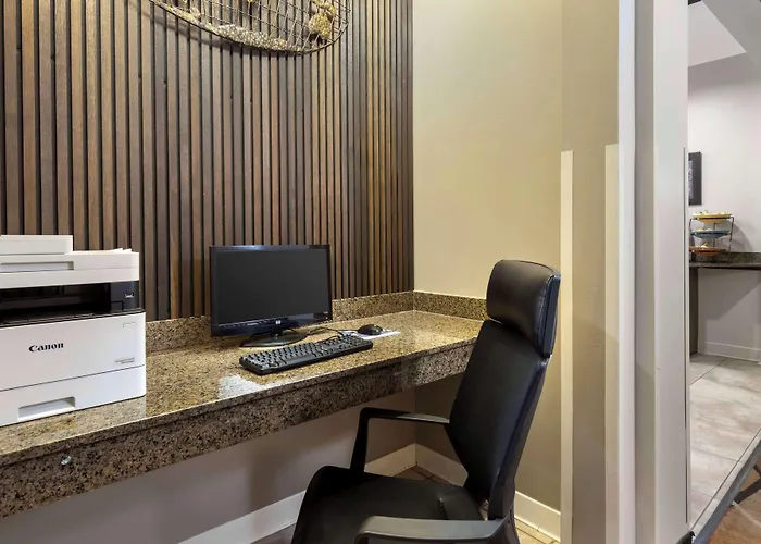 Albert Lea Hotels