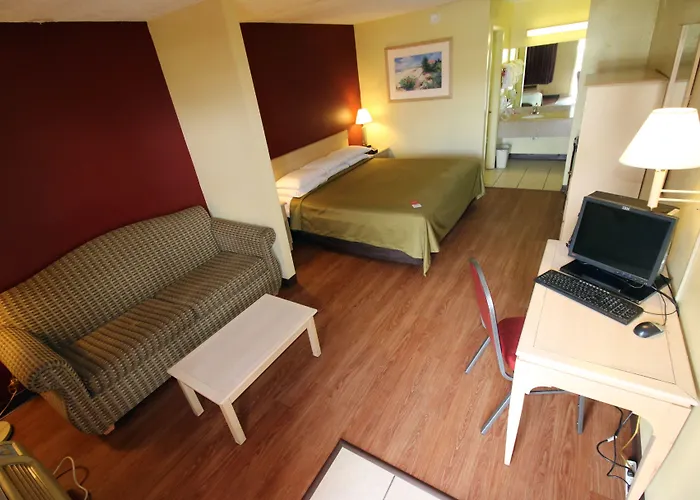 Econo Lodge Inn & Suites Maingate Central Kissimmee