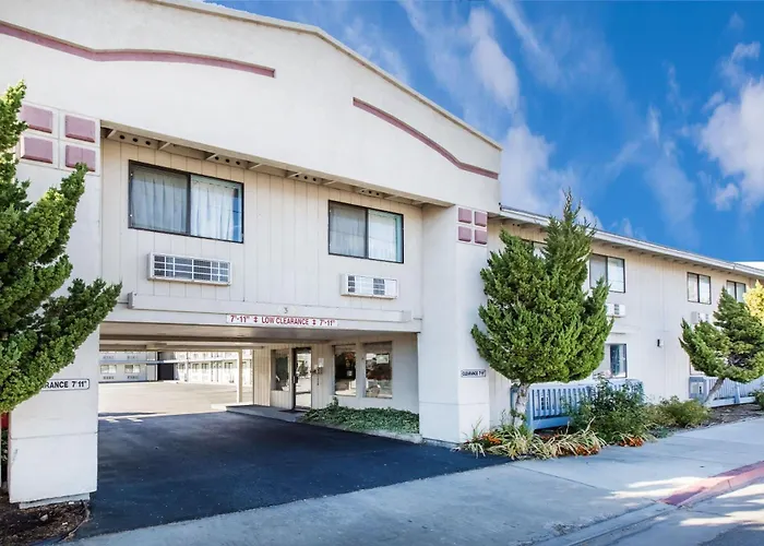Super 8 By Wyndham Bishop Motel