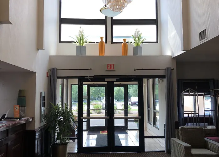 Super 8 By Wyndham Aurora/Naperville Area