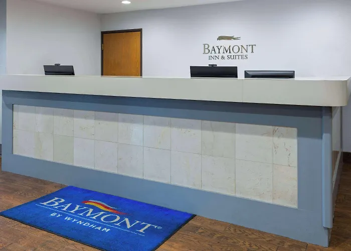Baymont By Wyndham Lagrange Hotel
