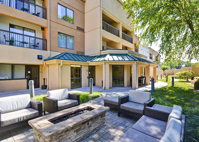 Courtyard By Marriott Dalton Hotel