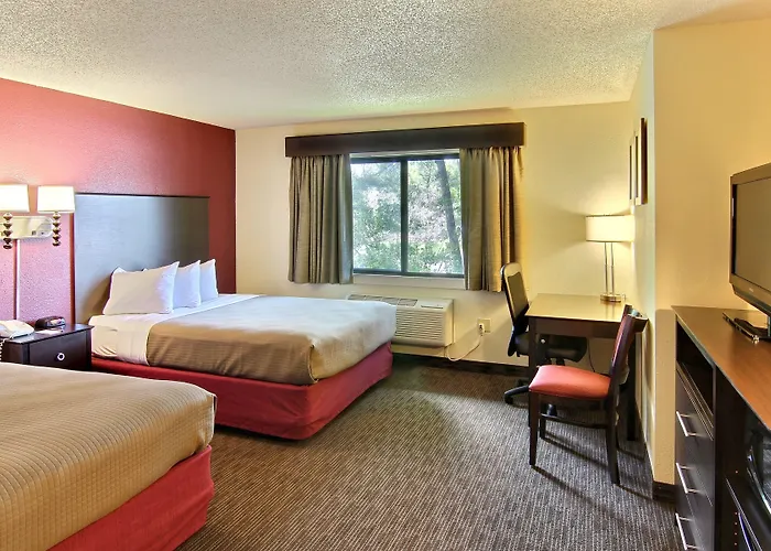 Blossom Hotel & Suites Traverse City Acme