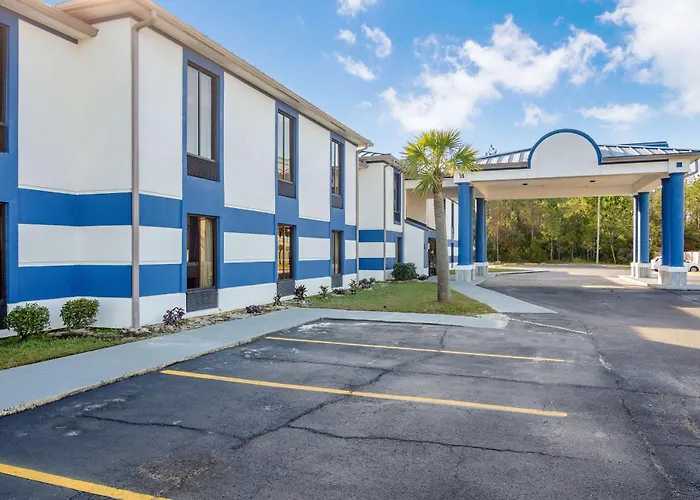 Moss Point Hotels
