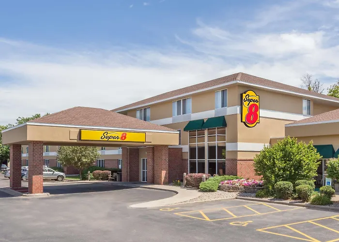 Super 8 By Wyndham Madison South Motel