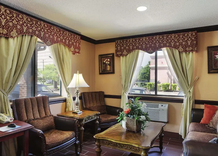 Super 8 By Wyndham Taylor/Detroit Area Motel