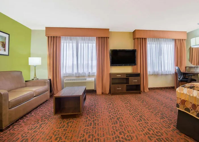 Super 8 By Wyndham Portales Motel