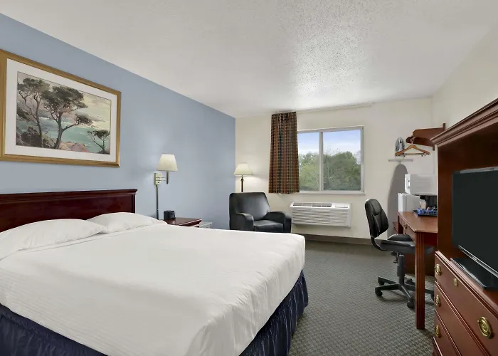 Super 8 By Wyndham Washington Hotel