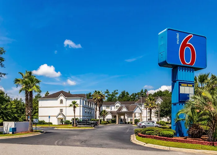 Red Roof Inn Plus+ & Suites Savannah - I-95 Georgetown