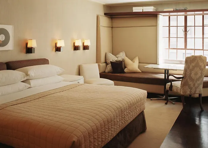 City Club Hotel