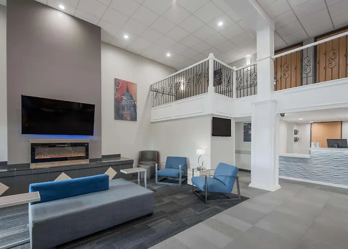 Fort Wayne Hotels With Pool