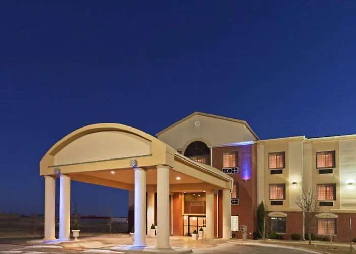 Plainview Hotels