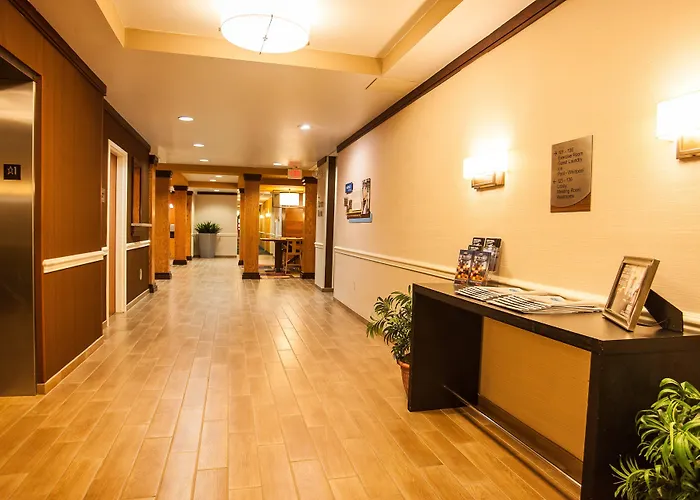 Akron 3 Star Hotels
