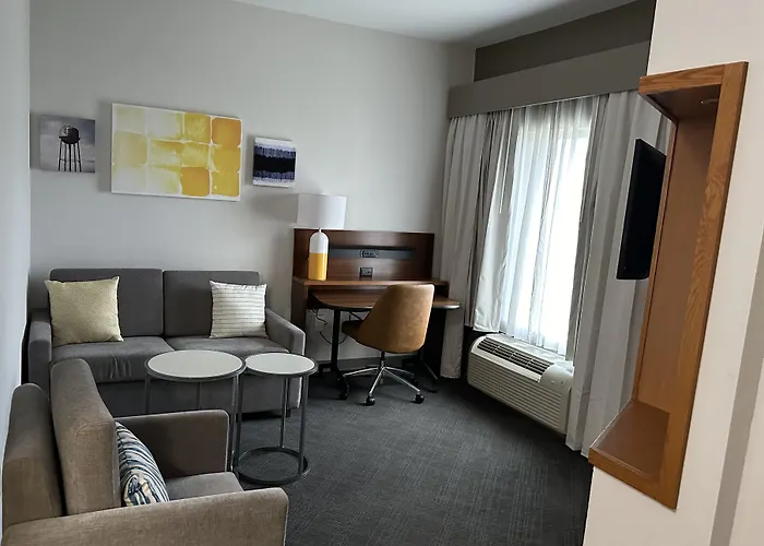 Comfort Inn & Suites Akron South