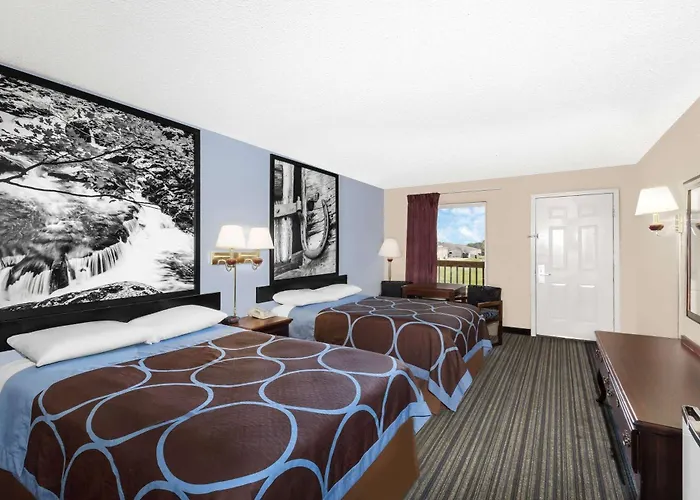 Whiteville Hotels