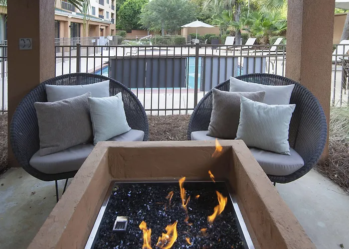 Courtyard By Marriott Valdosta Hotel