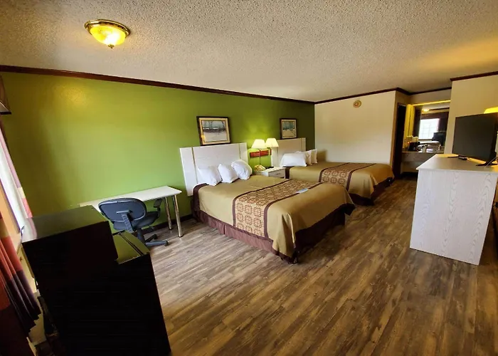 Monett Hotels