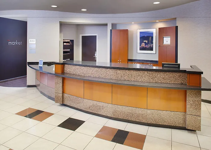 Courtyard By Marriott Roanoke Airport Hotel