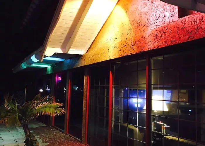 Econo Lodge Cocoa Beach - Near The Port