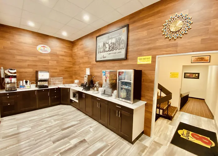 Super 8 By Wyndham Winona Mn