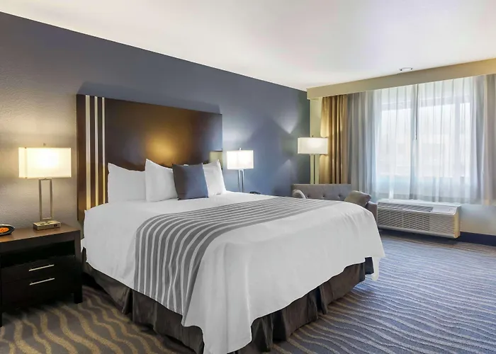 Edmonds Hotels