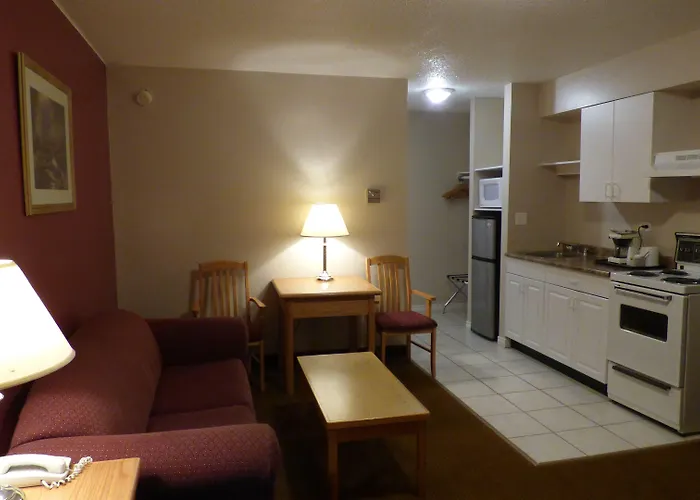 Comox Hotels