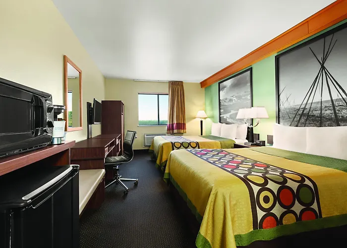 Cut Bank Hotels