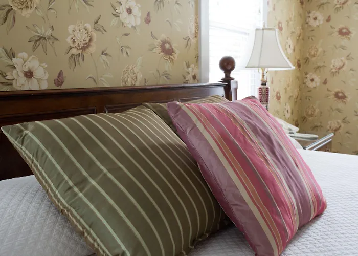 Maplewood Hotel Saugatuck