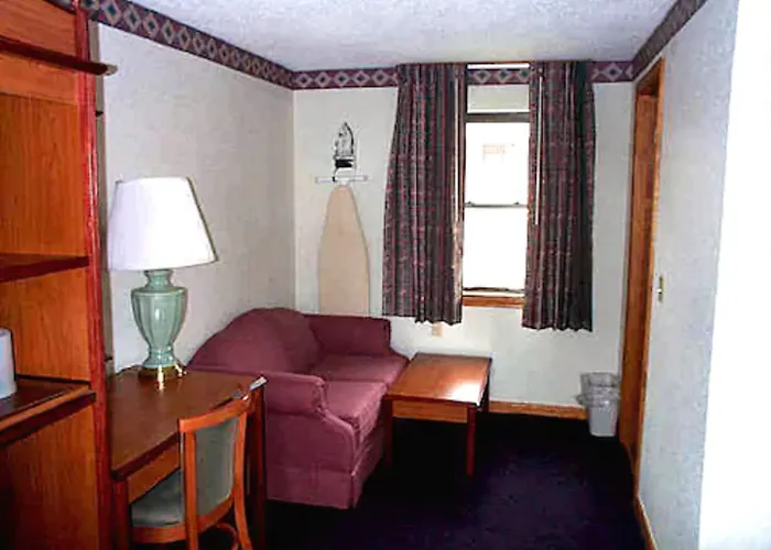Middletown Hotels
