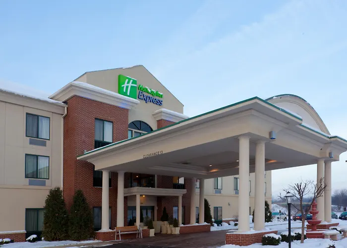 Newton Falls Hotels