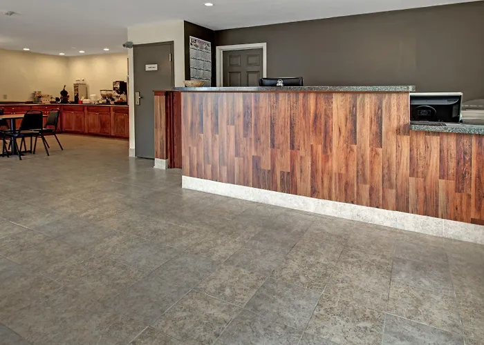 Econo Lodge Inn & Suites Canandaigua - Finger Lakes Area