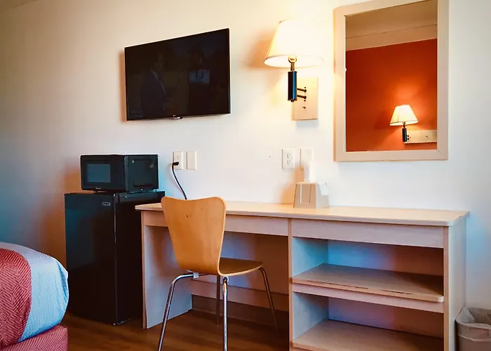 Travelodge By Wyndham Madison Heights Mi