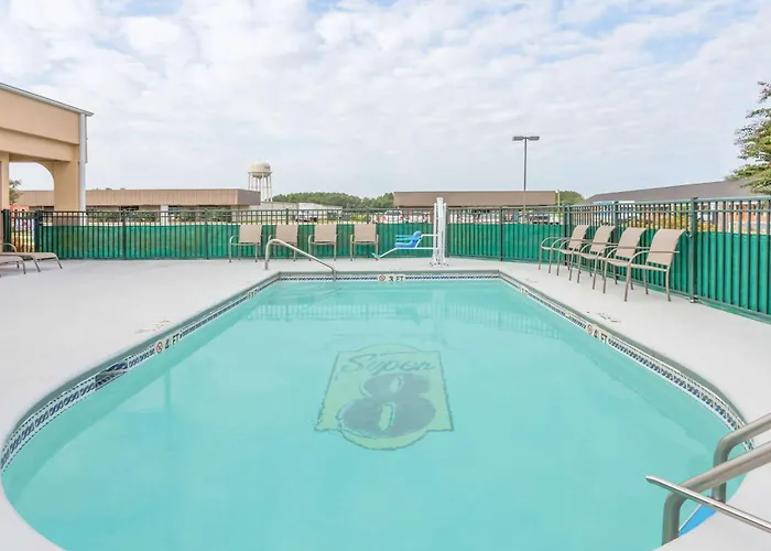 Super 8 By Wyndham Santee Hotel