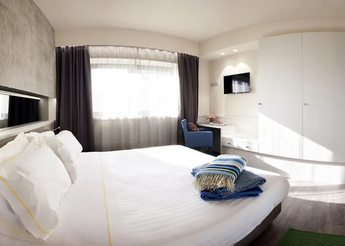 Albavilla Hotels