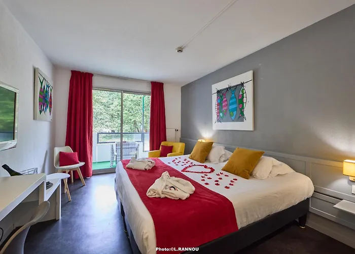 Ploemel Hotels