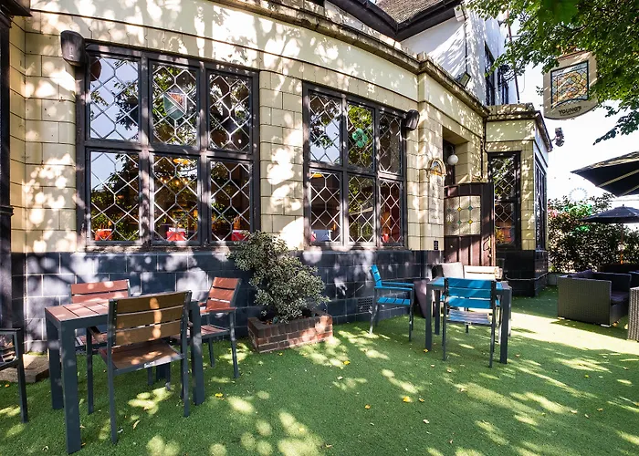Greenford (Greater London) Hotels