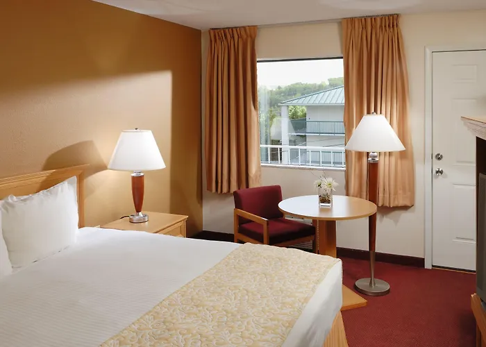 Whispering Hills Inn Branson