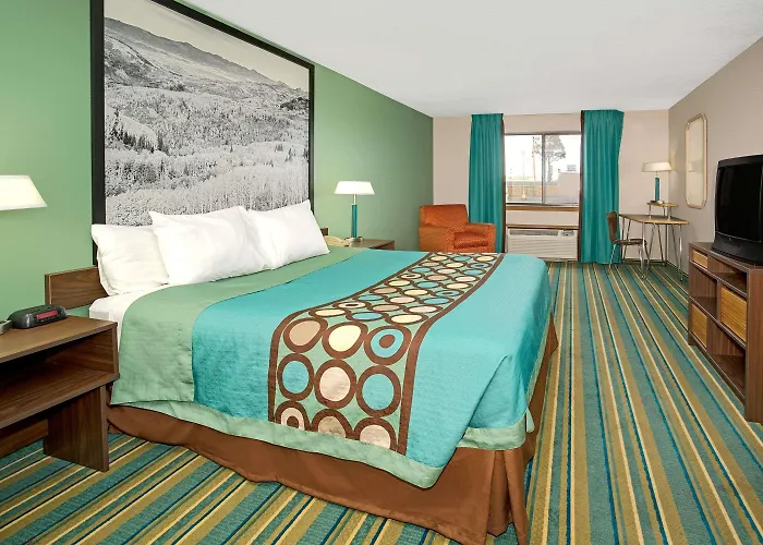 Super 8 By Wyndham Denver Stapleton