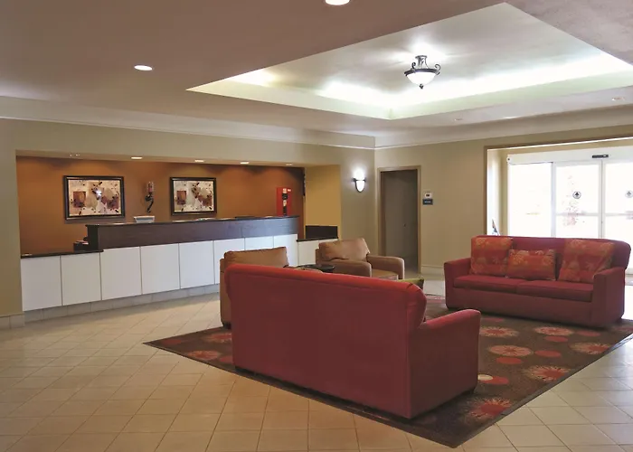 La Quinta By Wyndham Seguin Hotel
