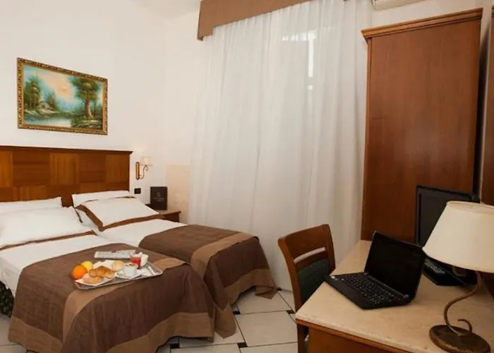 Hotel Garibaldi Nápoles
