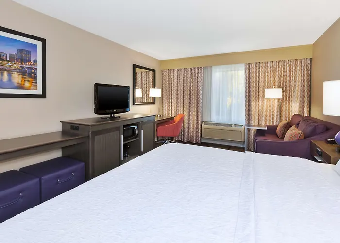 Waterbury Hotels With Pool