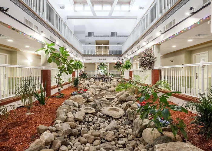 Pentwater Hotels