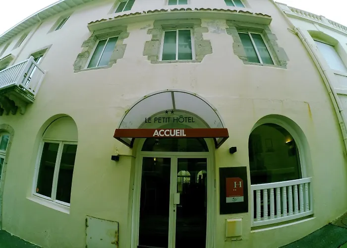 Le Petit Hotel