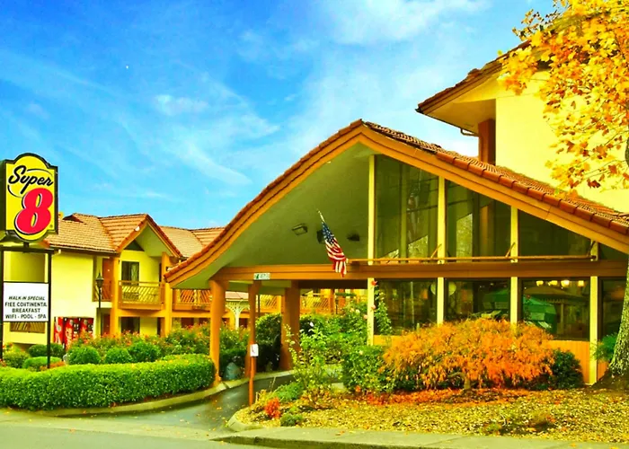Super 8 By Wyndham Downtown Gatlinburg At Convention Center