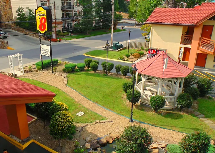 Super 8 By Wyndham Downtown Gatlinburg At Convention Center